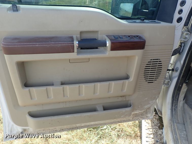 image for item DE5532 2010 Ford F250 Super Duty King Ranch Crew Cab pickup truck