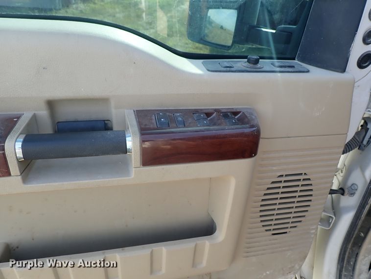 image for item DE5532 2010 Ford F250 Super Duty King Ranch Crew Cab pickup truck