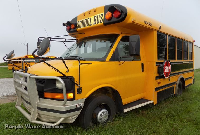 image for item DE7765 2006 Chevrolet Express G3500 school bus