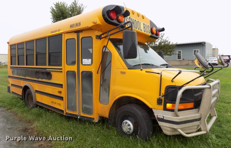 image for item DE7765 2006 Chevrolet Express G3500 school bus