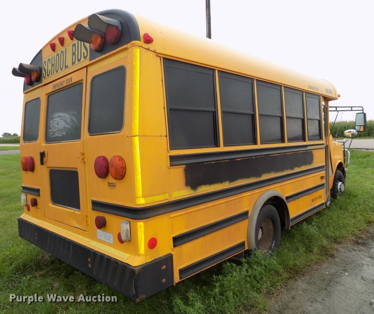 image for item DE7765 2006 Chevrolet Express G3500 school bus