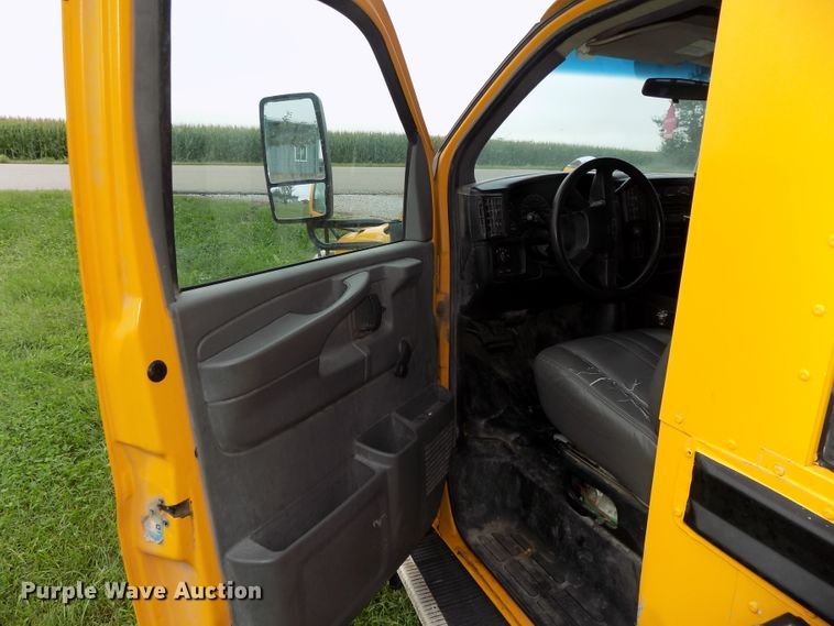 image for item DE7765 2006 Chevrolet Express G3500 school bus