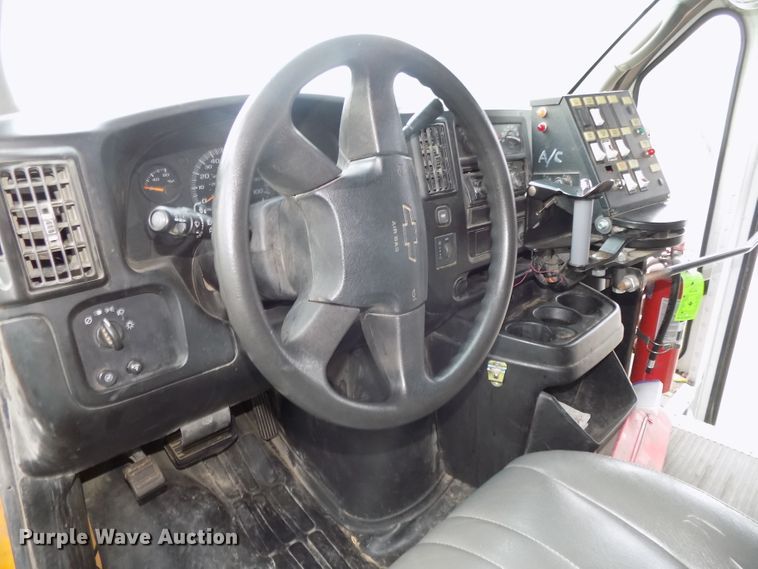 image for item DE7765 2006 Chevrolet Express G3500 school bus