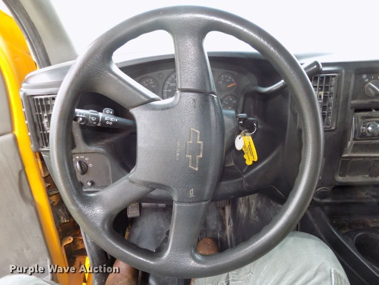 image for item DE7765 2006 Chevrolet Express G3500 school bus