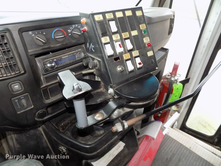 image for item DE7765 2006 Chevrolet Express G3500 school bus