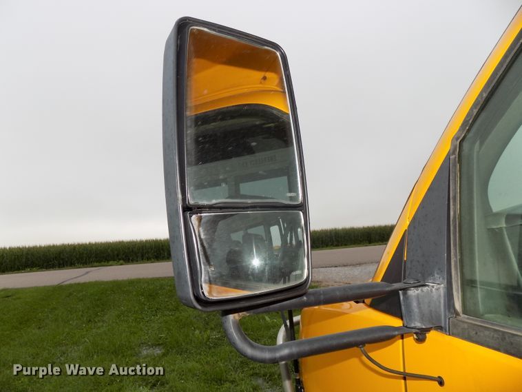 image for item DE7765 2006 Chevrolet Express G3500 school bus