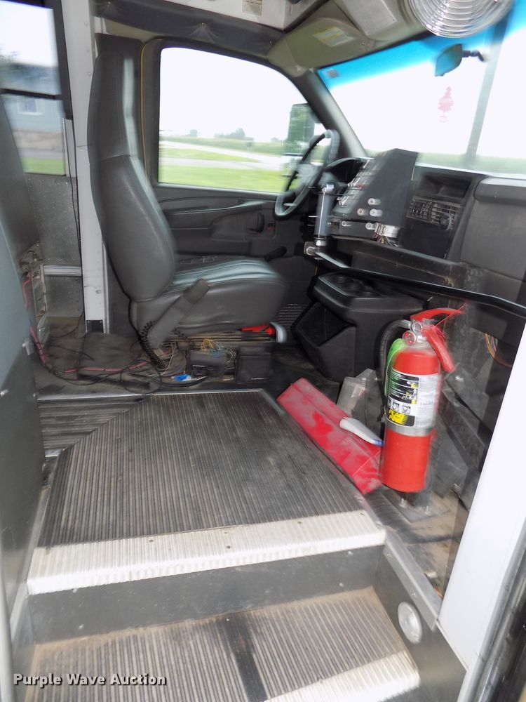 image for item DE7765 2006 Chevrolet Express G3500 school bus