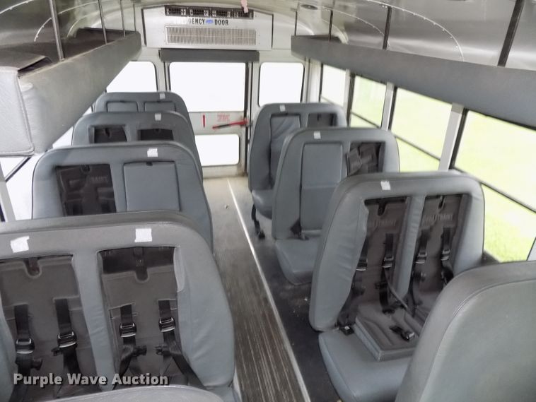 image for item DE7765 2006 Chevrolet Express G3500 school bus