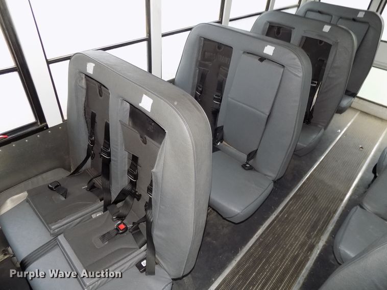 image for item DE7765 2006 Chevrolet Express G3500 school bus