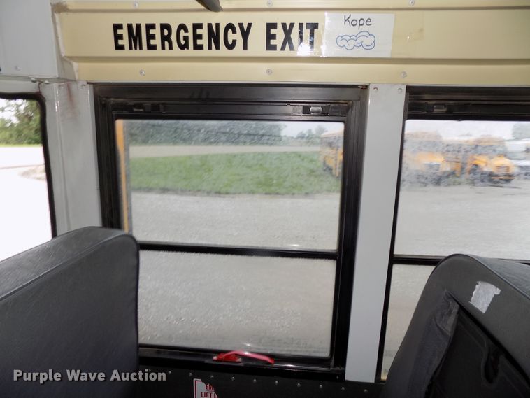 image for item DE7765 2006 Chevrolet Express G3500 school bus