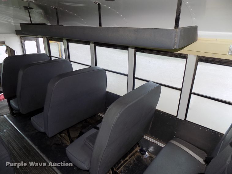 image for item DE7765 2006 Chevrolet Express G3500 school bus