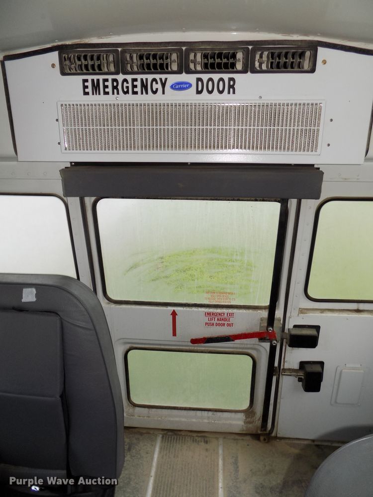 image for item DE7765 2006 Chevrolet Express G3500 school bus