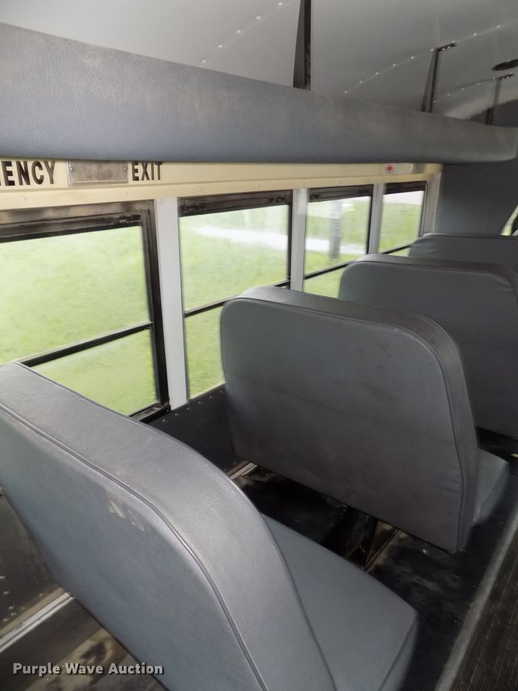 image for item DE7765 2006 Chevrolet Express G3500 school bus