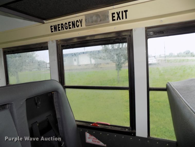 image for item DE7765 2006 Chevrolet Express G3500 school bus