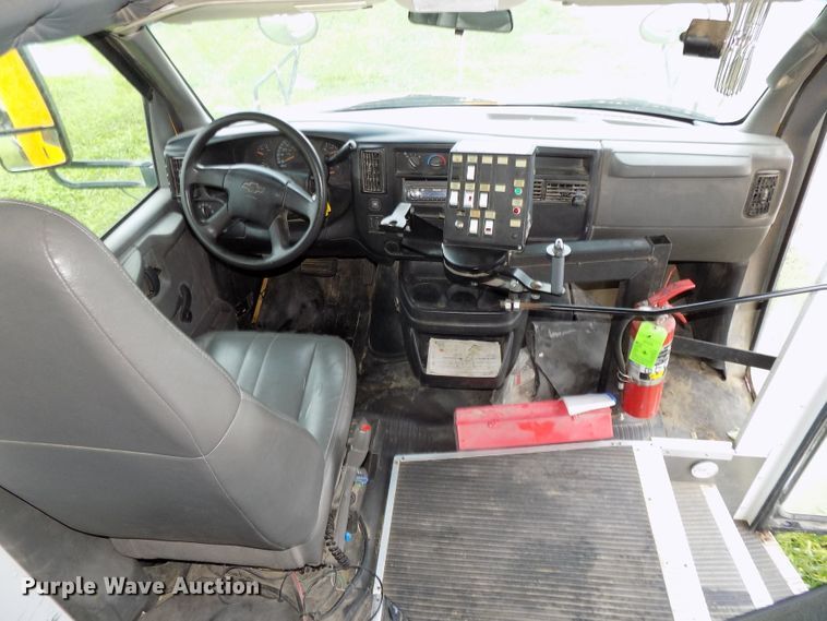 image for item DE7765 2006 Chevrolet Express G3500 school bus