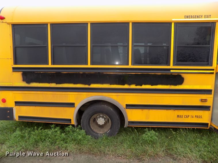 image for item DE7765 2006 Chevrolet Express G3500 school bus