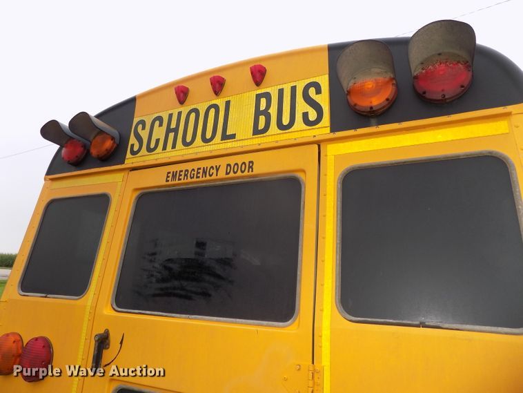 image for item DE7765 2006 Chevrolet Express G3500 school bus