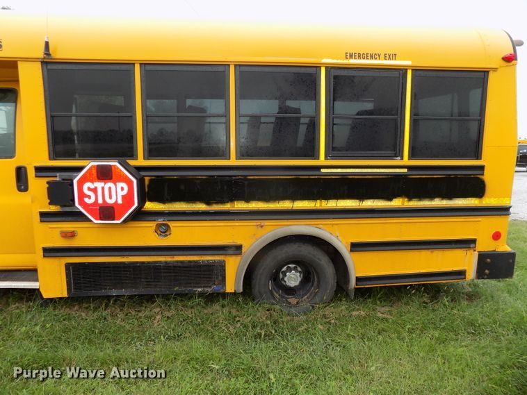 image for item DE7765 2006 Chevrolet Express G3500 school bus