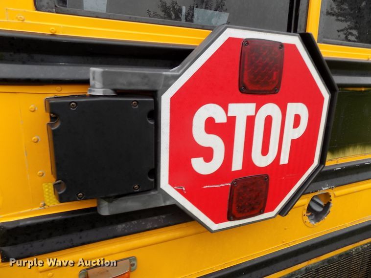 image for item DE7765 2006 Chevrolet Express G3500 school bus