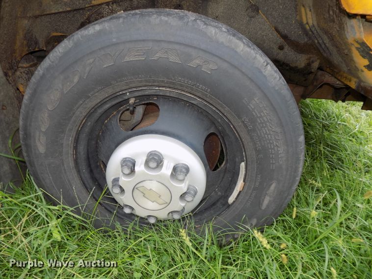 image for item DE7765 2006 Chevrolet Express G3500 school bus