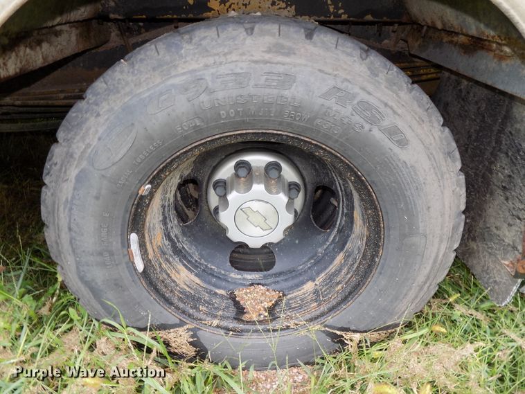 image for item DE7765 2006 Chevrolet Express G3500 school bus