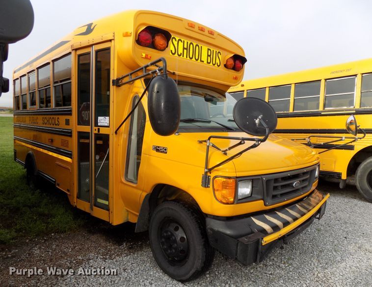 image for item DE7766 2004 Ford E450 school bus