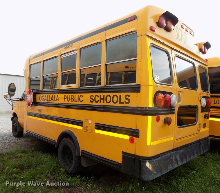image for item DE7766 2004 Ford E450 school bus