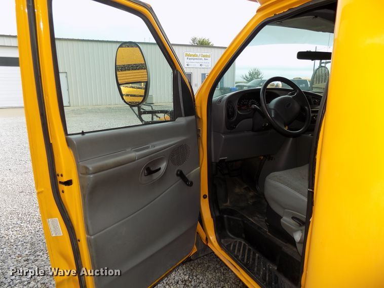 image for item DE7766 2004 Ford E450 school bus
