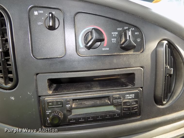 image for item DE7766 2004 Ford E450 school bus