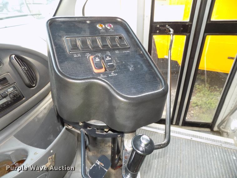 image for item DE7766 2004 Ford E450 school bus