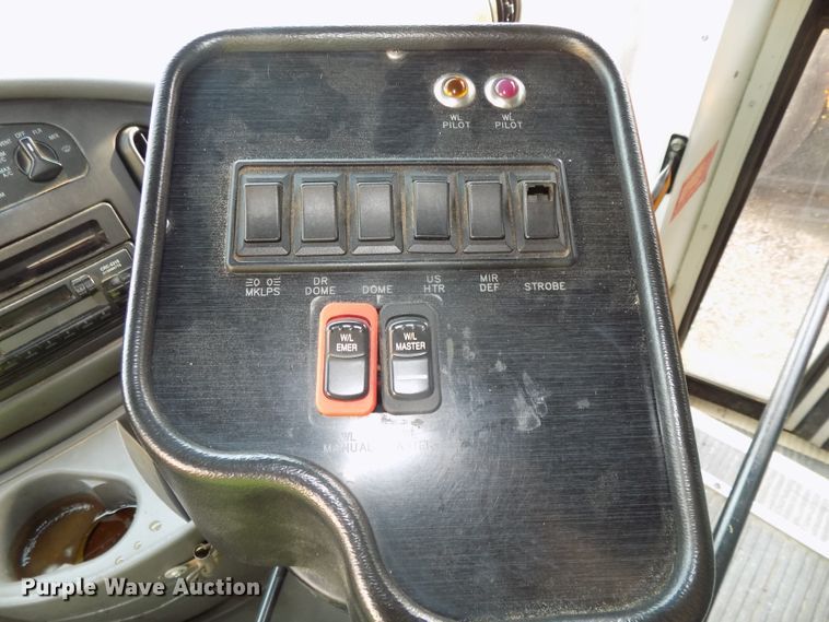 image for item DE7766 2004 Ford E450 school bus