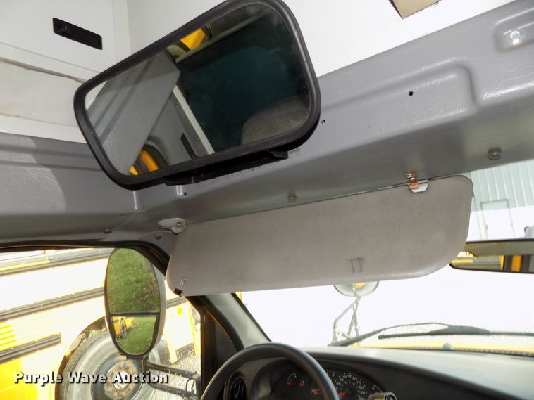 image for item DE7766 2004 Ford E450 school bus