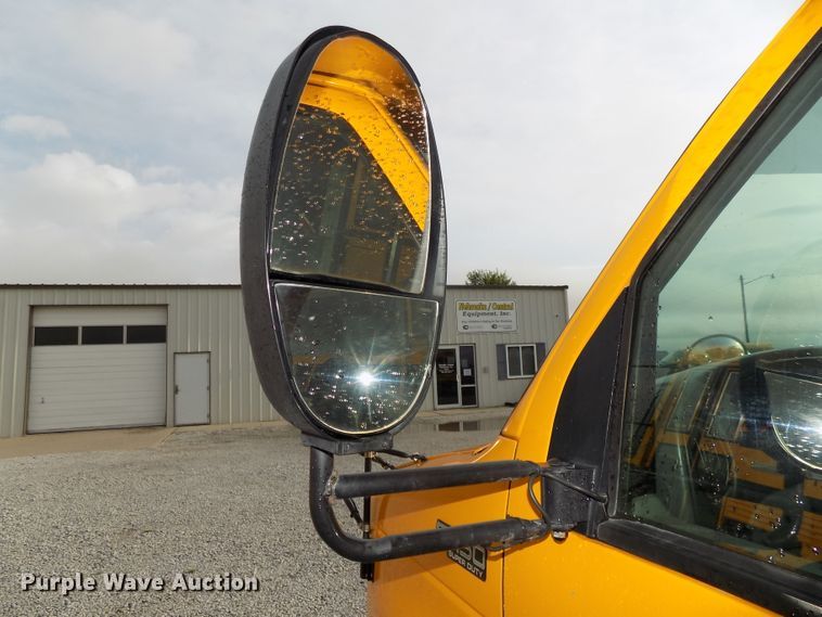 image for item DE7766 2004 Ford E450 school bus