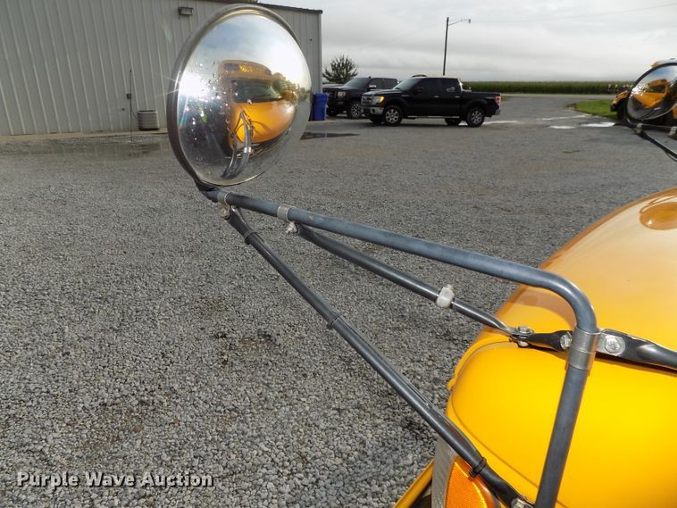 image for item DE7766 2004 Ford E450 school bus