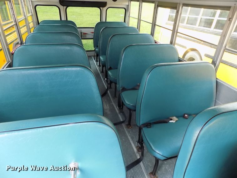 image for item DE7766 2004 Ford E450 school bus