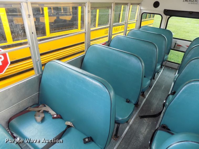 image for item DE7766 2004 Ford E450 school bus