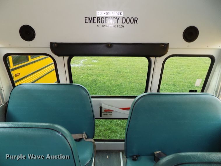 image for item DE7766 2004 Ford E450 school bus