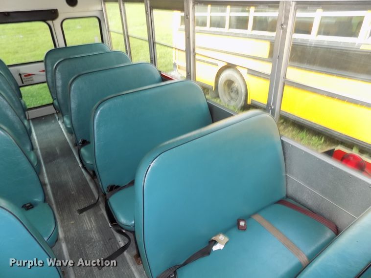 image for item DE7766 2004 Ford E450 school bus