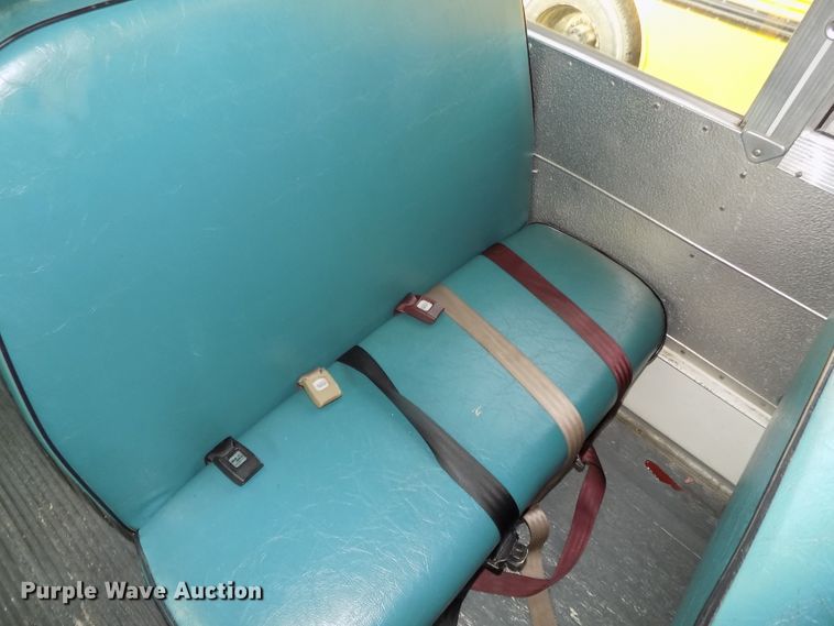 image for item DE7766 2004 Ford E450 school bus