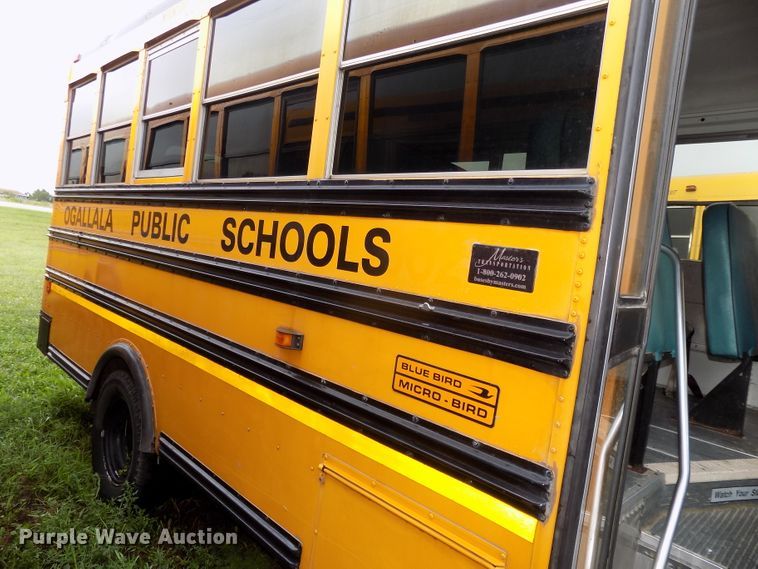 image for item DE7766 2004 Ford E450 school bus