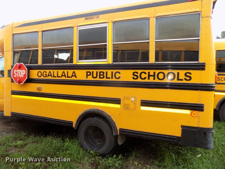 image for item DE7766 2004 Ford E450 school bus