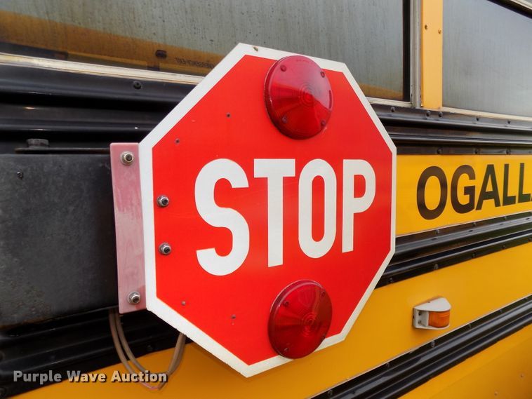 image for item DE7766 2004 Ford E450 school bus