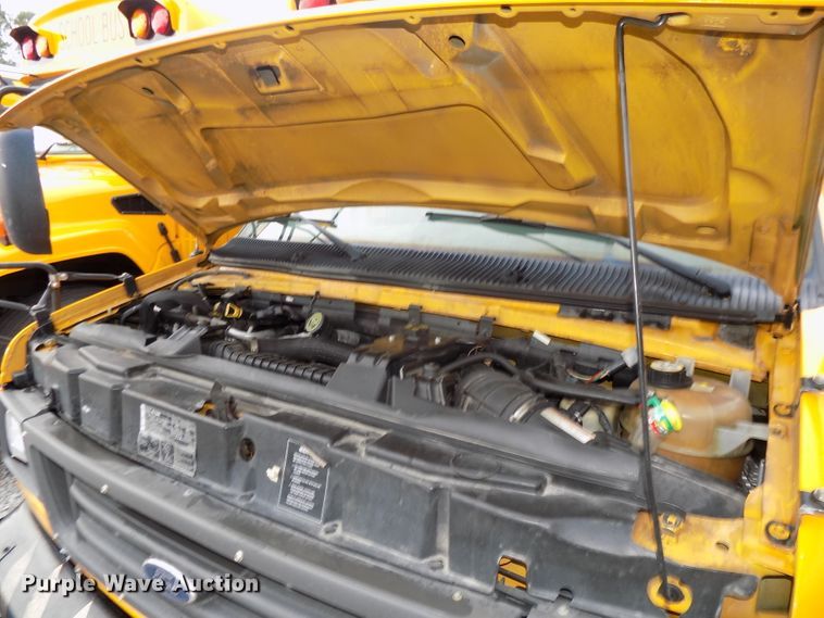 image for item DE7766 2004 Ford E450 school bus