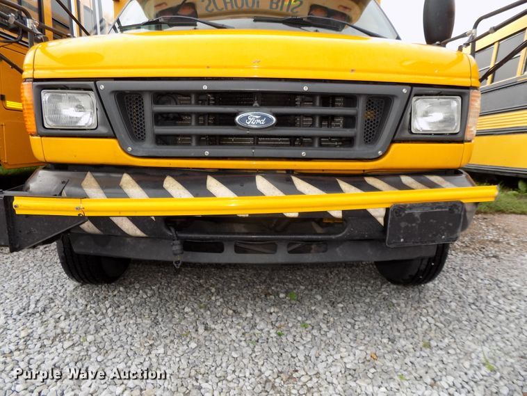 image for item DE7766 2004 Ford E450 school bus