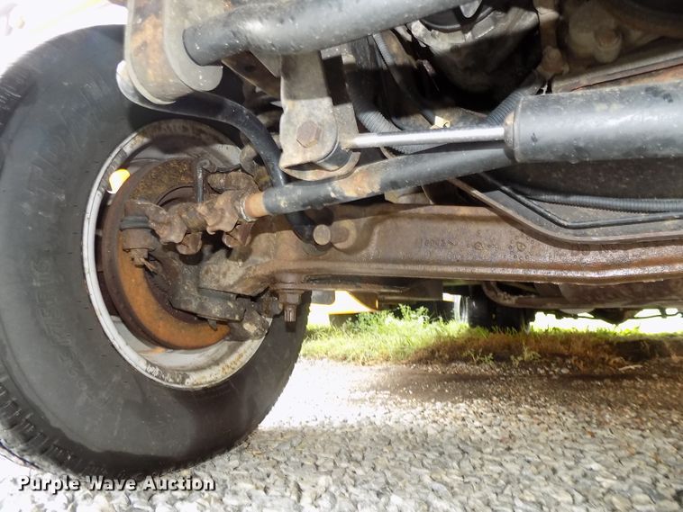 image for item DE7766 2004 Ford E450 school bus