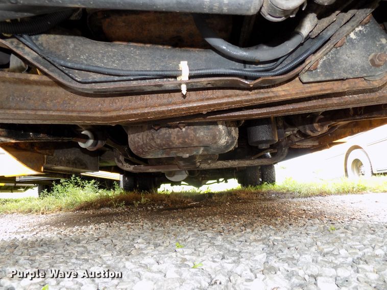 image for item DE7766 2004 Ford E450 school bus