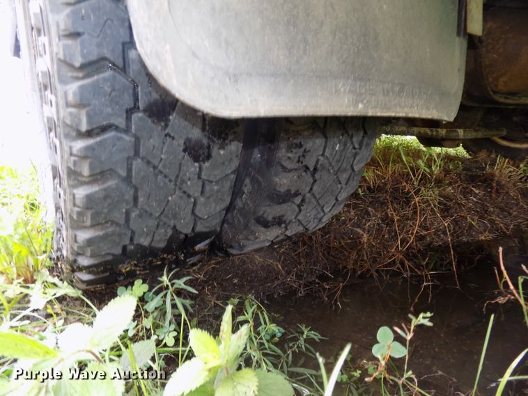 image for item DE7766 2004 Ford E450 school bus