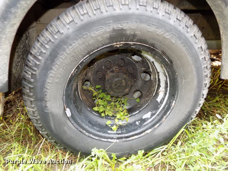 image for item DE7766 2004 Ford E450 school bus