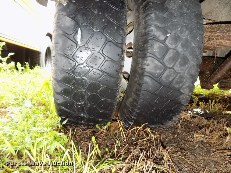 image for item DE7766 2004 Ford E450 school bus