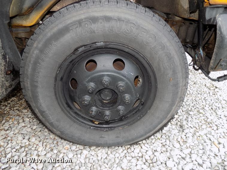 image for item DE7766 2004 Ford E450 school bus